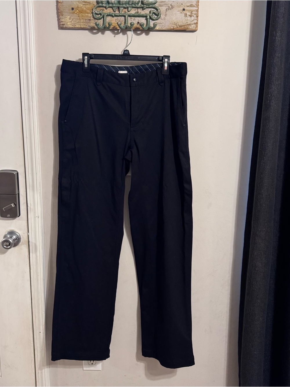 Women’s black Lululemon pants - Picture 2 of 6